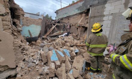 Atiende Protección Civil derrumbe en finca de adobe en la colonia Arroyo Colorado
