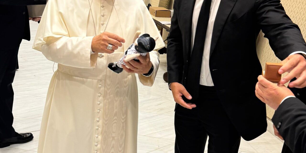 ¡El Dr. Simi llega al Vaticano! El Papa León XIV recibe al famoso peluche mexicano