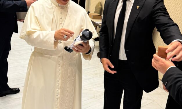¡El Dr. Simi llega al Vaticano! El Papa León XIV recibe al famoso peluche mexicano