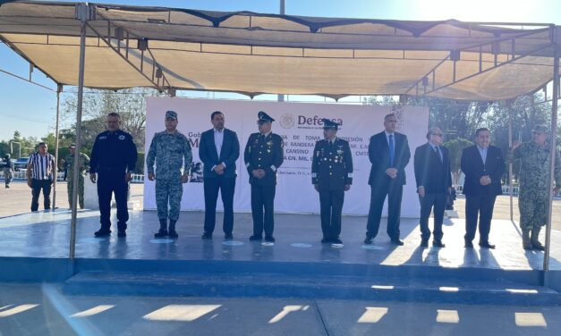 Asiste Cruz Pérez Cuéllar a la toma de protesta del nuevo comandante de la Guarnición Militar de Ciudad Juárez