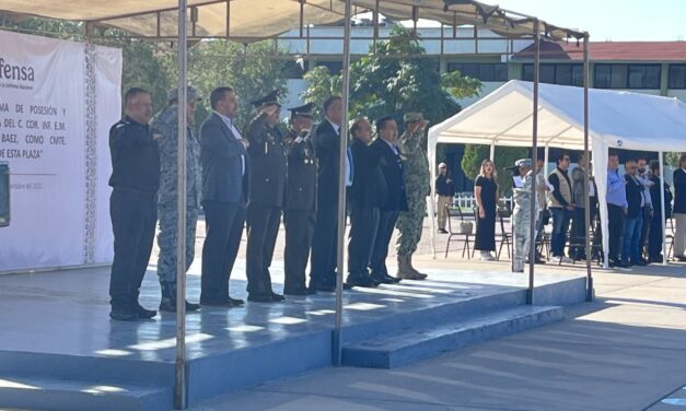 Asiste Cruz Pérez Cuéllar a la toma de protesta del nuevo comandante de la Guarnición Militar de Ciudad Juárez