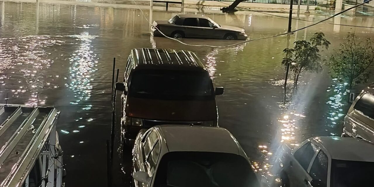 amanece Juárez con áreas inundadas por lluvias