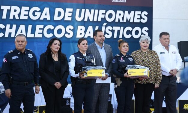 Pérez Cuéllar entrega nuevo equipo táctico a policías municipales
