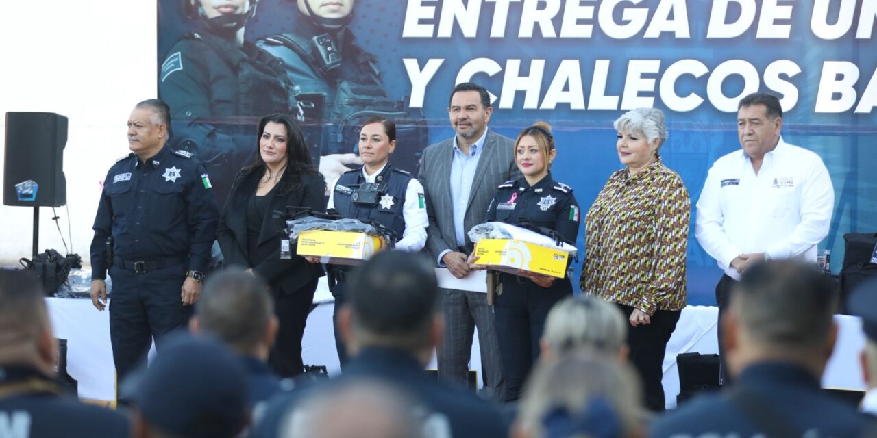 Pérez Cuéllar entrega nuevo equipo táctico a policías municipales