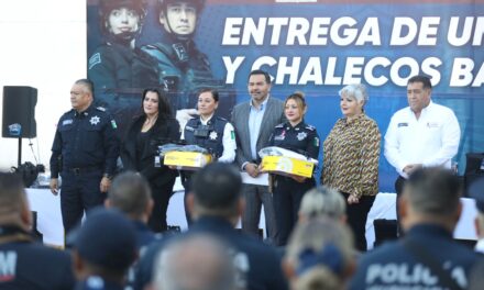 Pérez Cuéllar entrega nuevo equipo táctico a policías municipales