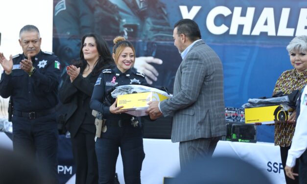 Pérez Cuéllar entrega nuevo equipo táctico a policías municipales