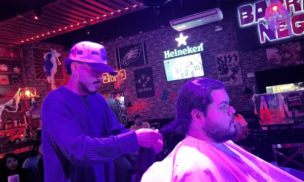 Éxito total en jornada de donación con más de 70 trenzas recabadas y música en vivo de DKE Retro Band