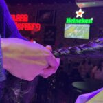 Éxito total en jornada de donación con más de 70 trenzas recabadas y música en vivo de DKE Retro Band