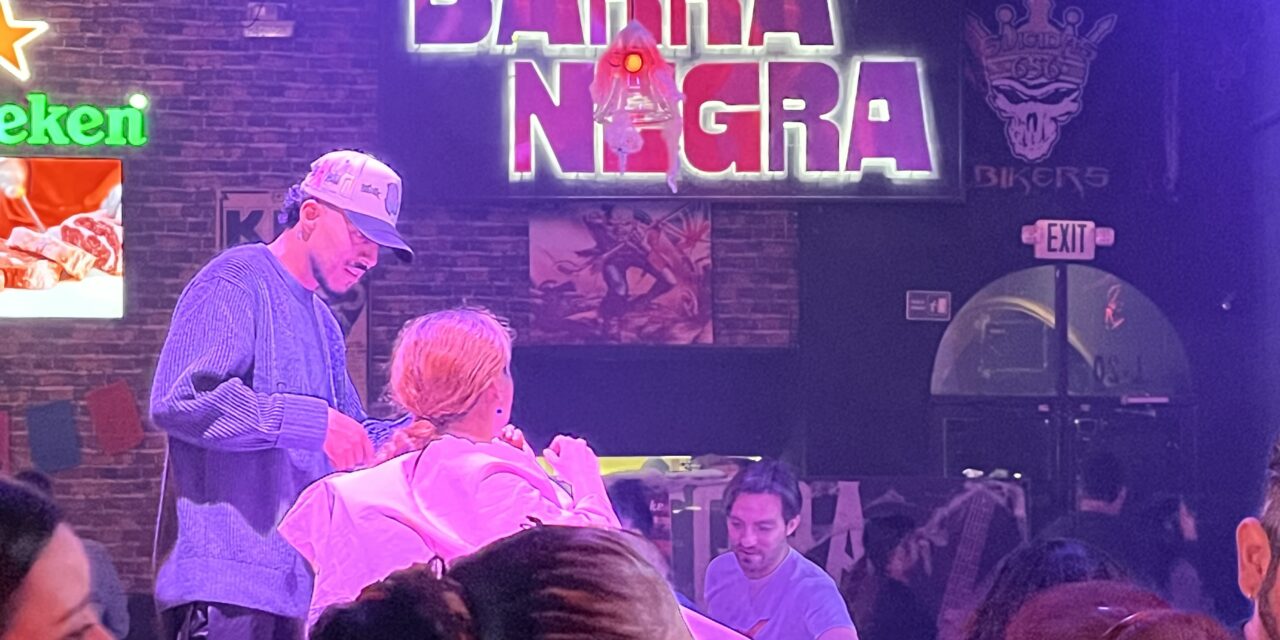 Éxito total en jornada de donación con más de 70 trenzas recabadas y música en vivo de DKE Retro Band