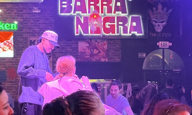 Éxito total en jornada de donación con más de 70 trenzas recabadas y música en vivo de DKE Retro Band