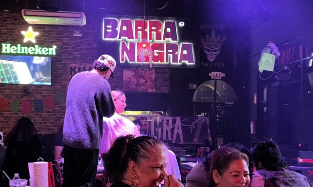 Éxito total en jornada de donación con más de 70 trenzas recabadas y música en vivo de DKE Retro Band