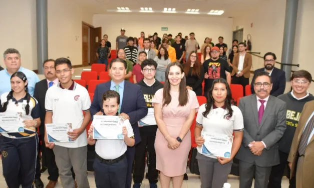 Chihuahua abanderó a estudiantes que competirán en la Olimpiada Mexicana de Informática 2025