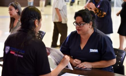 Invita Estado a aprovechar entrega gratuita de lentes para visión cansada en Pueblito Mexicano