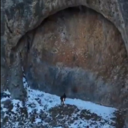 “La puerta de las montañas”: el misterioso hallazgo en Kazajistán que intriga al mundo