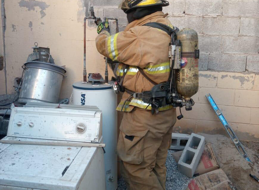 Flamazo en tanque de gas moviliza a Bomberos en Paseos del Alba