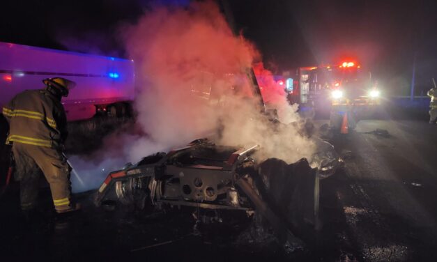 Tragedia en la carretera: se incendia tractocamión rumbo a Juárez y muere el conductor