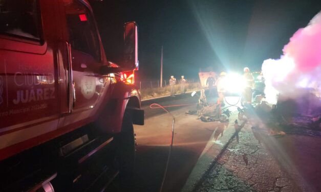 Tragedia en la carretera: se incendia tractocamión rumbo a Juárez y muere el conductor