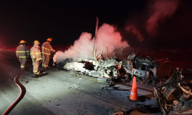 Tragedia en la carretera: se incendia tractocamión rumbo a Juárez y muere el conductor