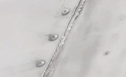 Pasajero graba tornillos sueltos en pleno vuelo de Lion Air