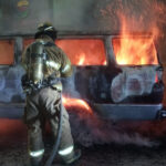 Atiende Protección Civil incendio vehicular en Parajes del Sol