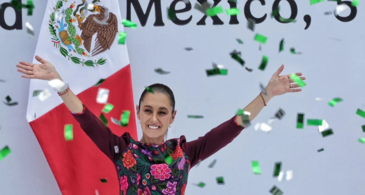 Claudia Sheinbaum celebra su primer año de gobierno ante un Zócalo lleno: “No camino sola, no gobierno sola”