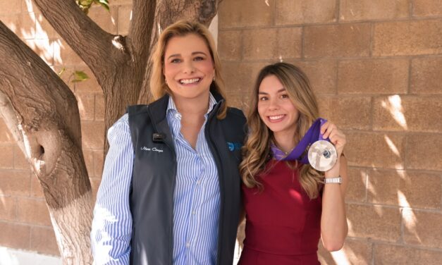 Maru Campos reconoce a Alegna González como un ejemplo para los chihuahuenses