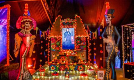 Gobierno del Estado celebra el Día de Muertos con exposición de leyendas chihuahuenses en el Parque Central