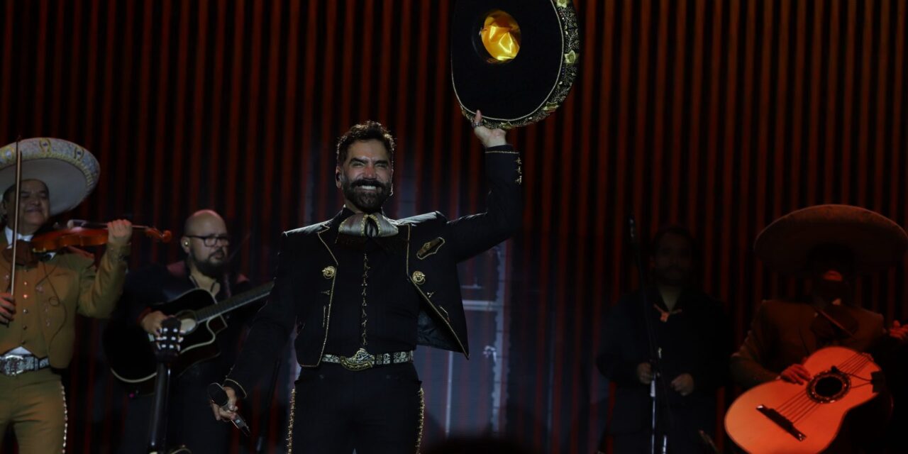 Una noche para recordar: la UACJ celebra su 52 aniversario con el concierto de Alejandro Fernández