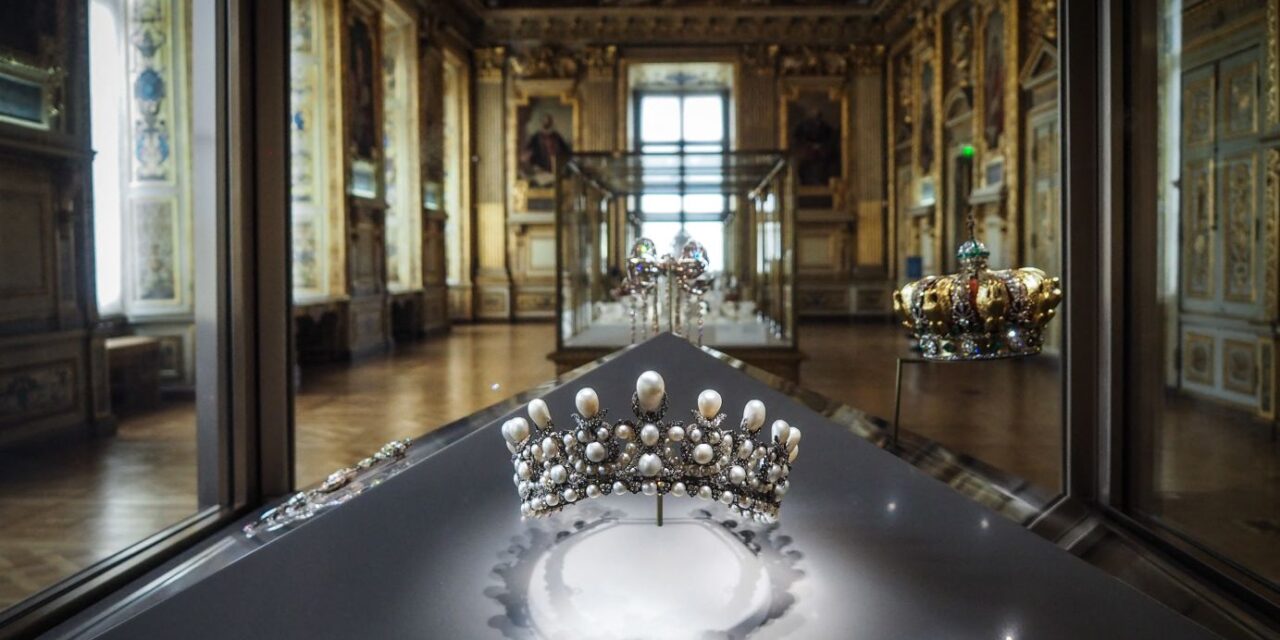 “Robo de película en el Louvre: ladrones se llevan joyas napoleónicas valuadas en más de 100 millones de dólares”