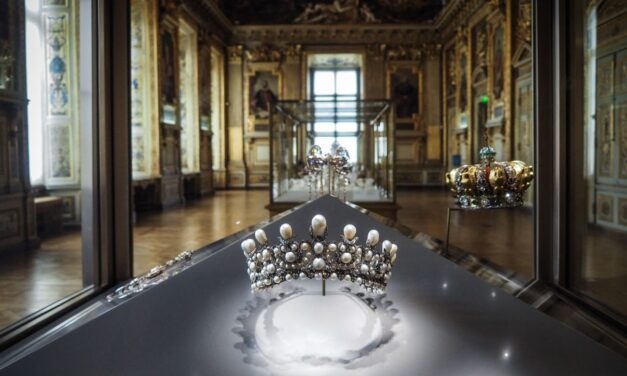 “Robo de película en el Louvre: ladrones se llevan joyas napoleónicas valuadas en más de 100 millones de dólares”