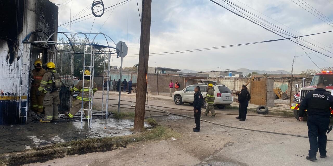 Incendio en local abandonado moviliza a cuerpos de emergencia en la colonia Melchor Ocampo