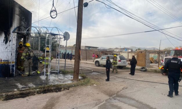 Incendio en local abandonado moviliza a cuerpos de emergencia en la colonia Melchor Ocampo