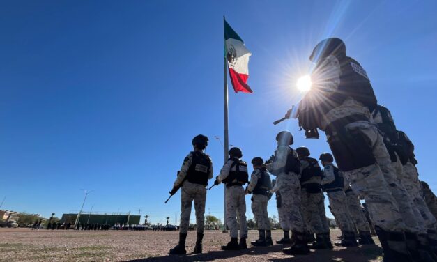 Entre historia, esperanza y juventud: Juárez izó su bandera para celebrar noviembre