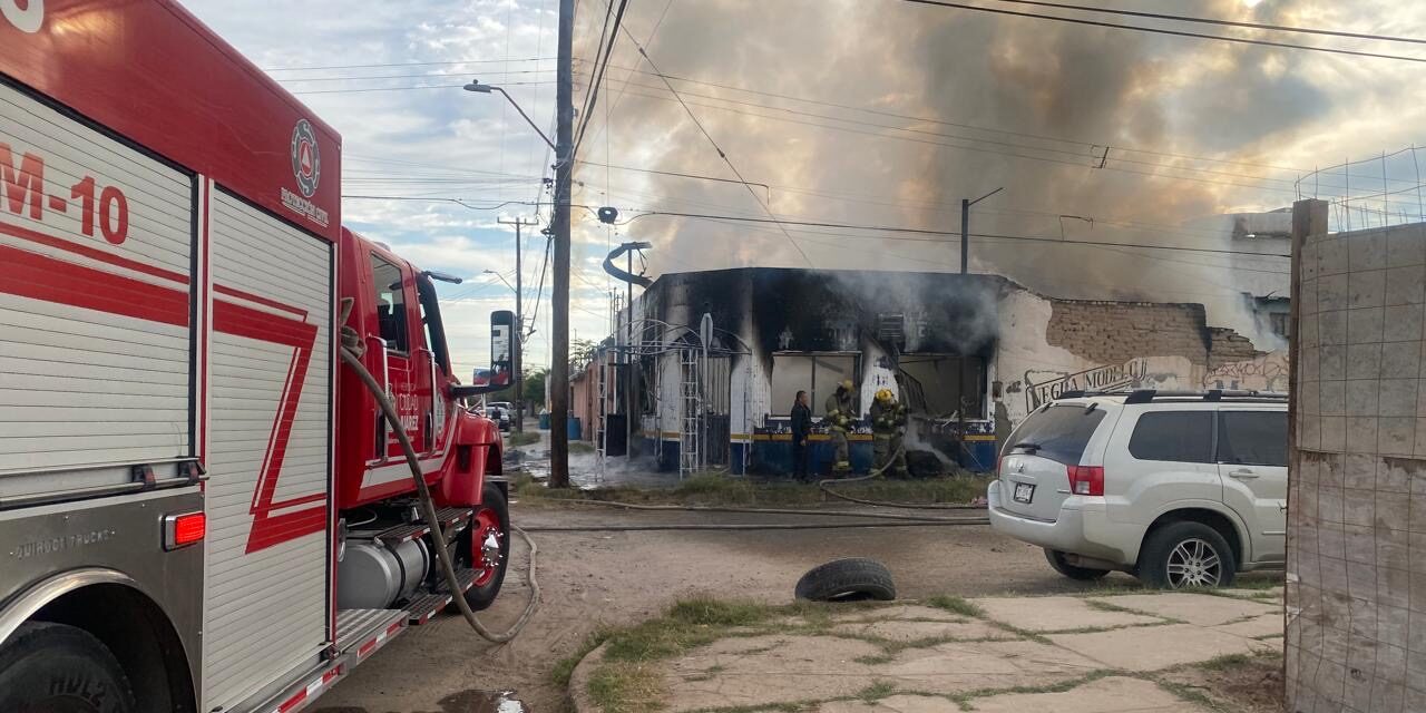 Incendio en local abandonado moviliza a cuerpos de emergencia en la colonia Melchor Ocampo