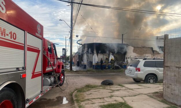Incendio en local abandonado moviliza a cuerpos de emergencia en la colonia Melchor Ocampo