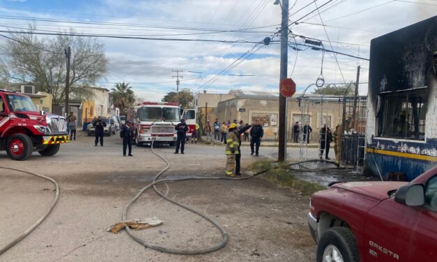 Incendio en local abandonado moviliza a cuerpos de emergencia en la colonia Melchor Ocampo