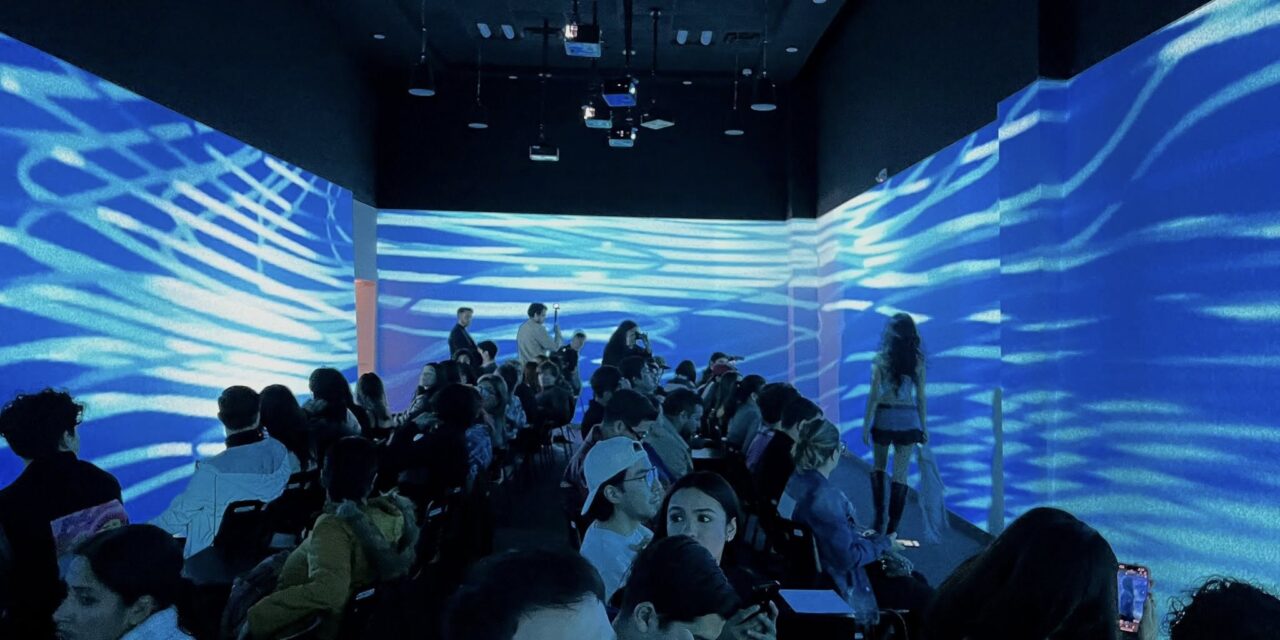 Juventud Juárez presenta show inmersivo que fusiona moda, arte visual y música electrónica