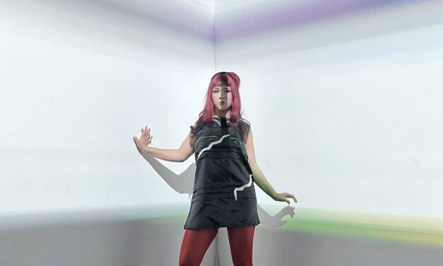 Juventud Juárez presenta show inmersivo que fusiona moda, arte visual y música electrónica