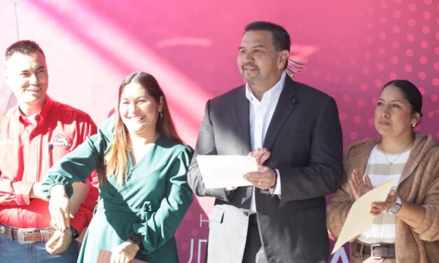 Entrega el Presidente Pérez Cuéllar obras de rehabilitación de varias escuelas