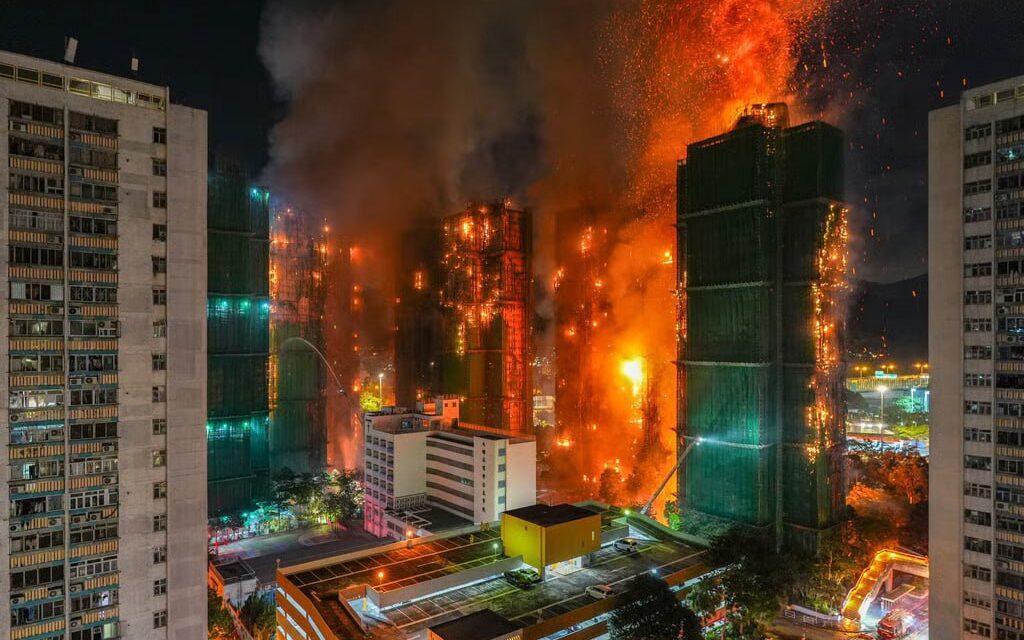 Infierno en rascacielos de Hong Kong