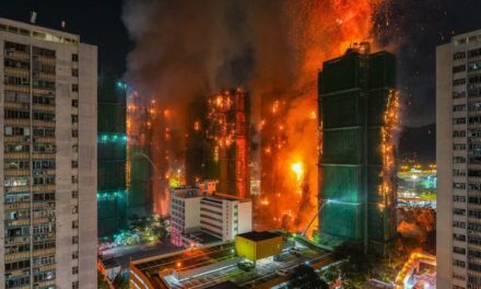 Infierno en rascacielos de Hong Kong