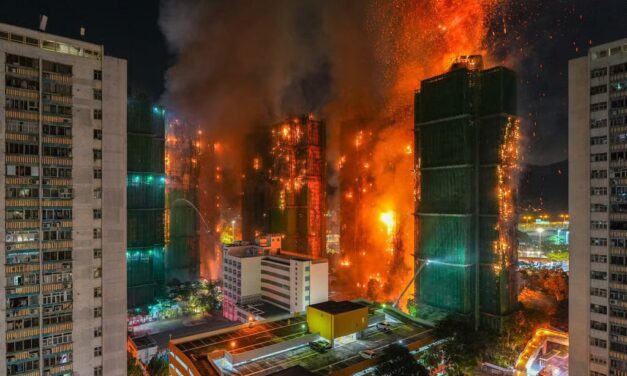 Infierno en rascacielos de Hong Kong