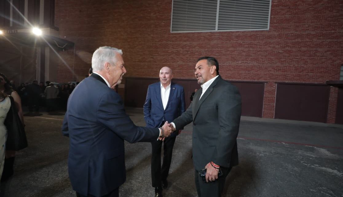 Alcalde Cruz Pérez Cuéllar acompaña al juez Ricardo Samaniego en su informe anual del Condado de El Paso