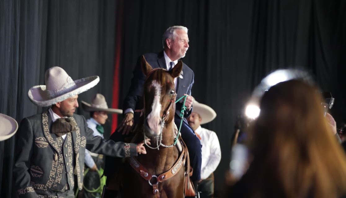 Alcalde Cruz Pérez Cuéllar acompaña al juez Ricardo Samaniego en su informe anual del Condado de El Paso