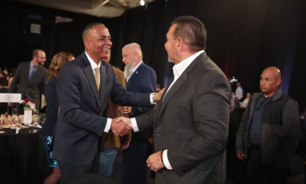 Alcalde Cruz Pérez Cuéllar acompaña al juez Ricardo Samaniego en su informe anual del Condado de El Paso