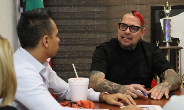 Entrega “Pagano” reconocimiento al director del IMDEJ