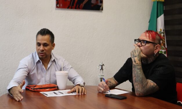 Entrega “Pagano” reconocimiento al director del IMDEJ