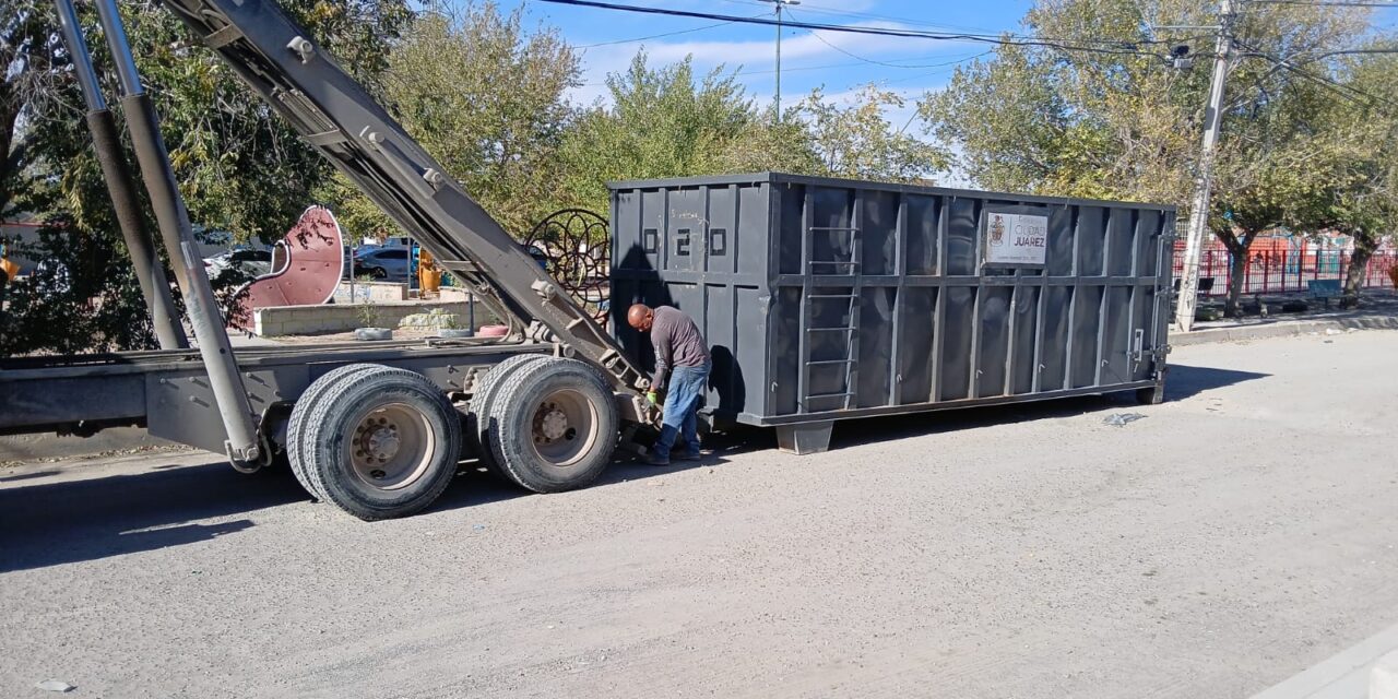 Pide Limpia no dejar basura fuera de los contenedores en los Puntos Limpios