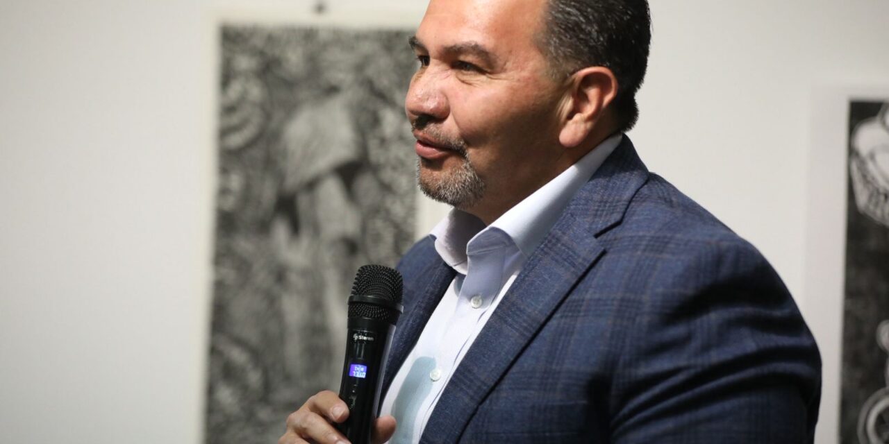 Presentan libro de “El Jefazo”; alcalde destaca trayectoria y valentía de Alfredo “Pillo” Hernández