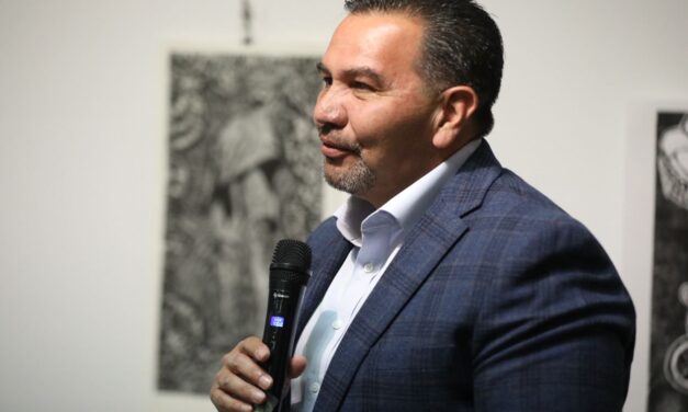 Presentan libro de “El Jefazo”; alcalde destaca trayectoria y valentía de Alfredo “Pillo” Hernández